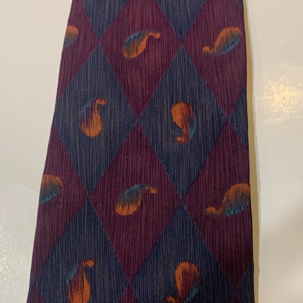 Bill Blass Burgundy and Navy Silk Tie with Paisley Accents